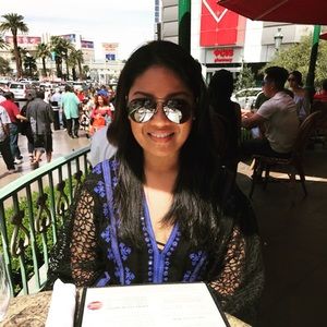 Meet your Posher, Danielle